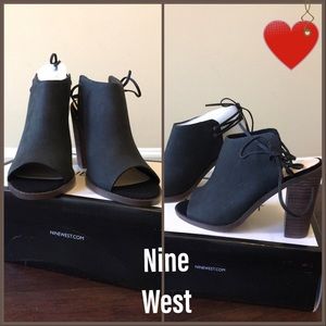 Black Nine West Pinsento style  leather upper shoes black size 7 1/2 M